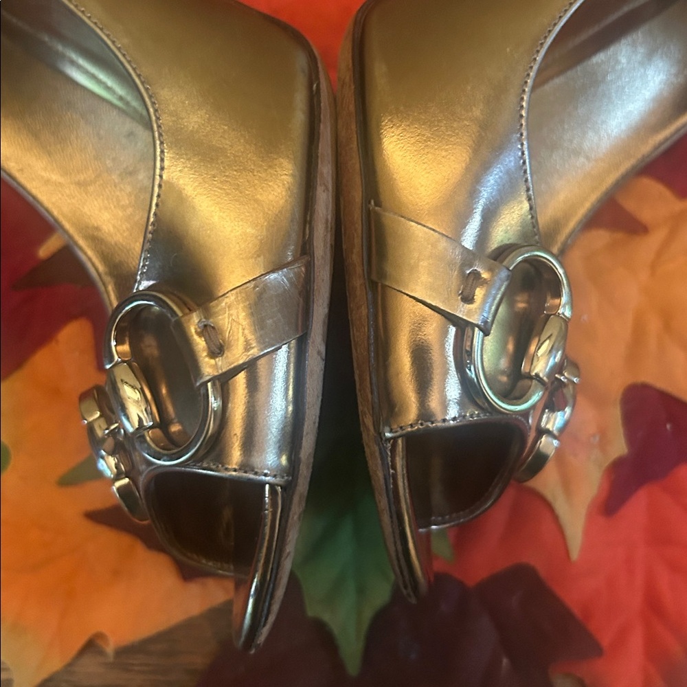 Gucci Metallic Mirror Gold Horse Bit Peep Toe Heels size 7.5 - Picture 15 of 17
